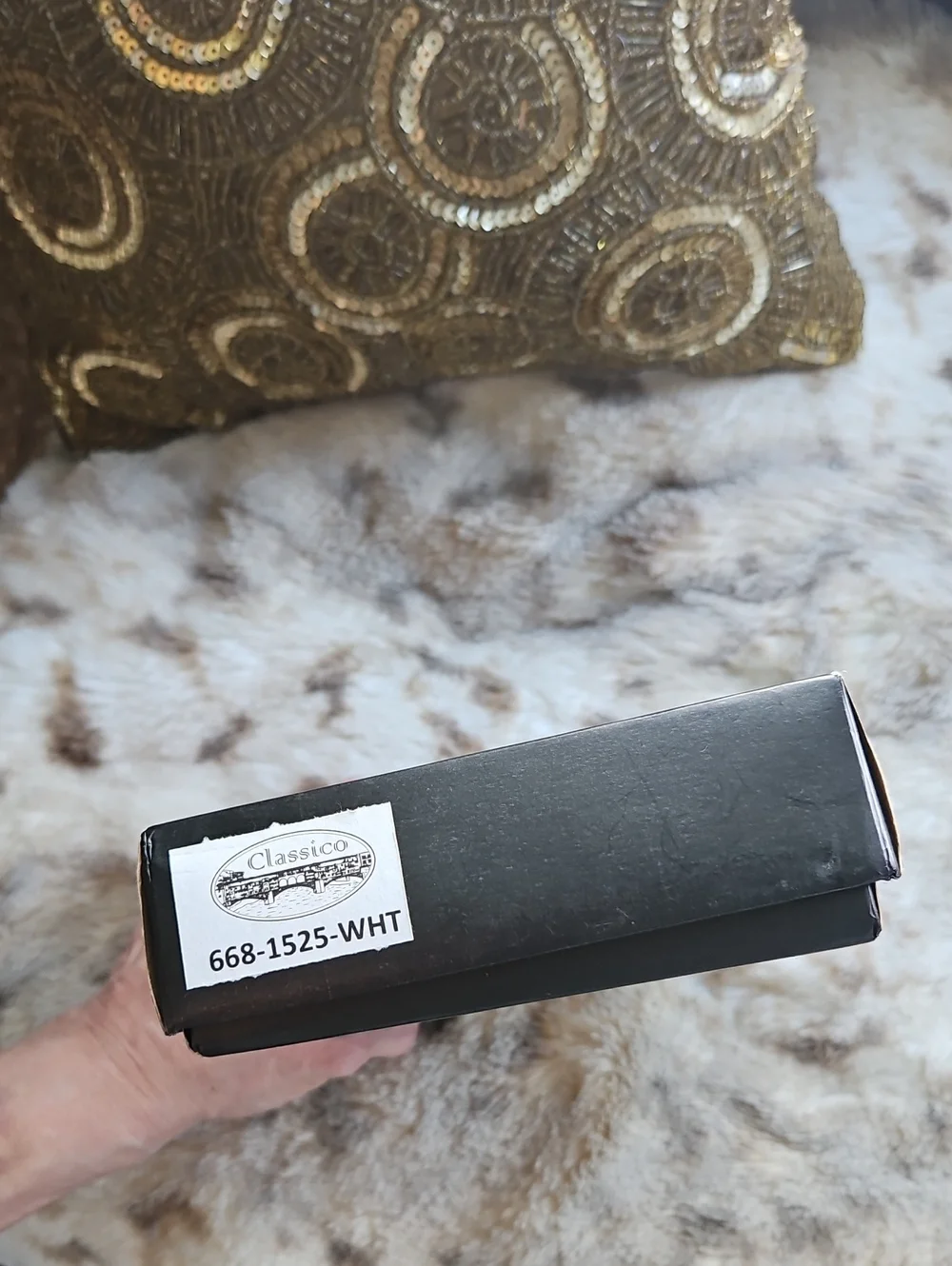 CLASSICO Off White Pebbled Vegan Wristlet NWOT